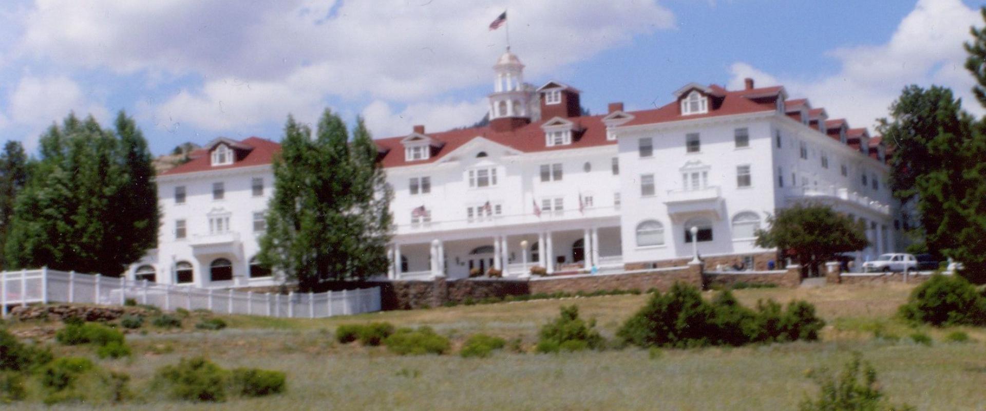 The white Georgian Revival facade of The Stanley Hotel above Estes Park