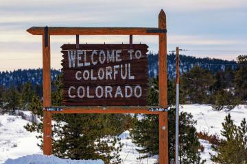 The Welcome to Colorful Colorado sign at the state line on US 287
